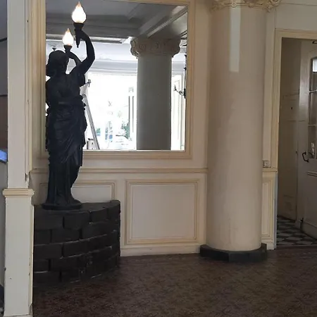Le Petit Palais Апартаменти Мантон